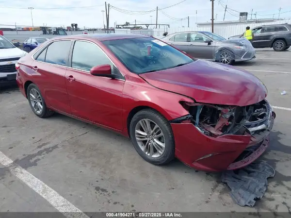 4T1BF1FK2HU679372 2017 TOYOTA CAMRY - Image 1