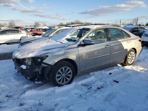 4T1BF1FK2HU679470 2017 TOYOTA CAMRY - Image 1