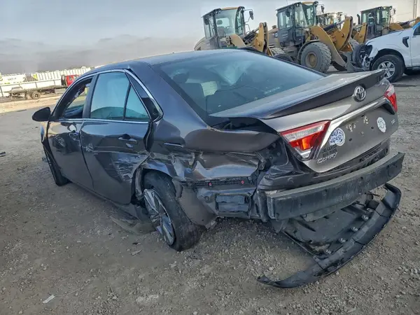 4T1BF1FK2HU680697 2017 TOYOTA CAMRY - Image 2