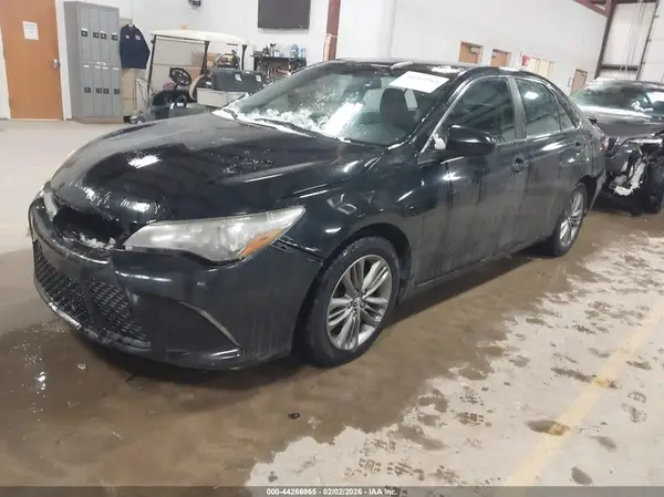 4T1BF1FK2HU680831 2017 TOYOTA CAMRY - Image 2
