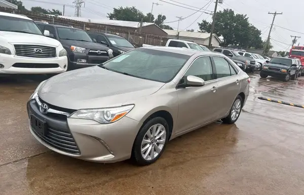4T1BF1FK2HU681770 2017 TOYOTA CAMRY - Image 2