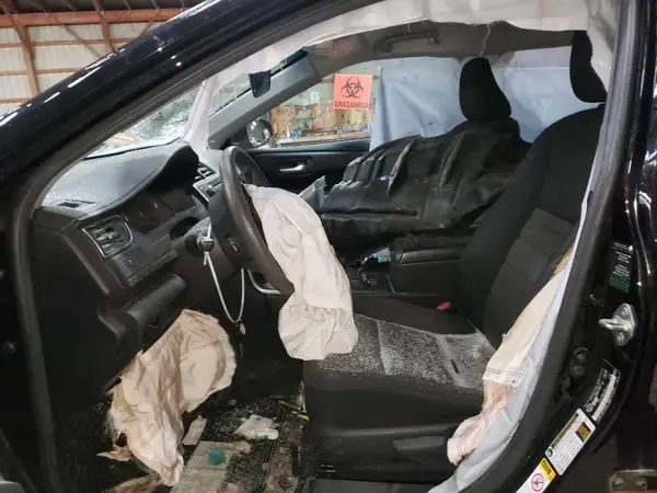 4T1BF1FK2HU685902 2017 TOYOTA CAMRY - Image 1