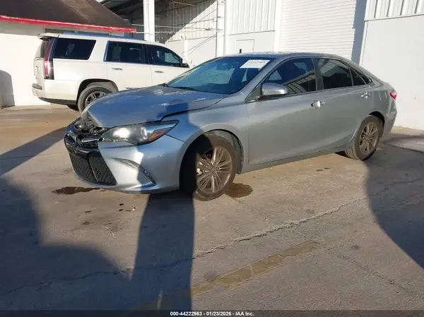 4T1BF1FK2HU686421 2017 TOYOTA CAMRY - Image 2