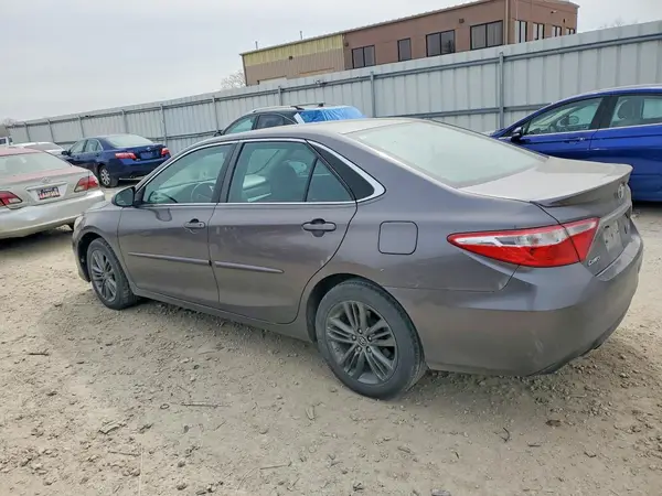 4T1BF1FK2HU688153 2017 TOYOTA CAMRY - Image 2