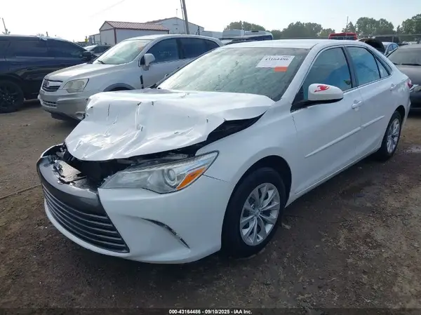 4T1BF1FK2HU688346 2017 TOYOTA CAMRY - Image 2