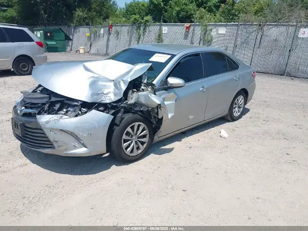 4T1BF1FK2HU689058 2017 TOYOTA CAMRY - Image 2