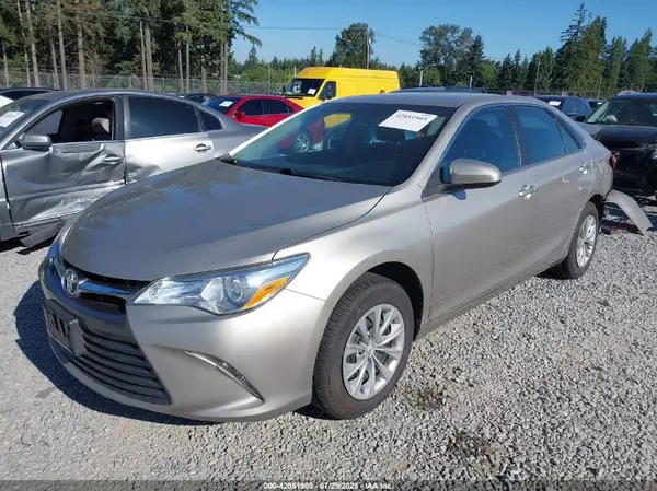 4T1BF1FK2HU689786 2017 TOYOTA CAMRY - Image 2