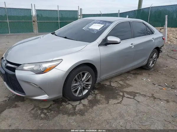 4T1BF1FK2HU692512 2017 TOYOTA CAMRY - Image 2