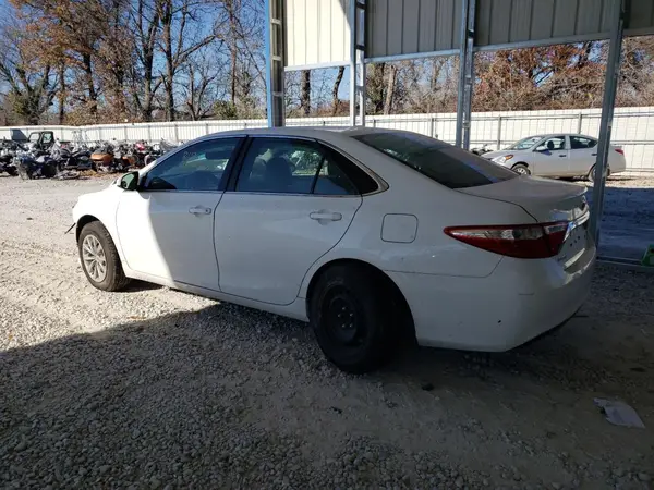 4T1BF1FK2HU693255 2017 TOYOTA CAMRY - Image 2