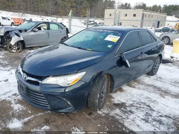 4T1BF1FK2HU694020 2017 TOYOTA CAMRY - Image 2