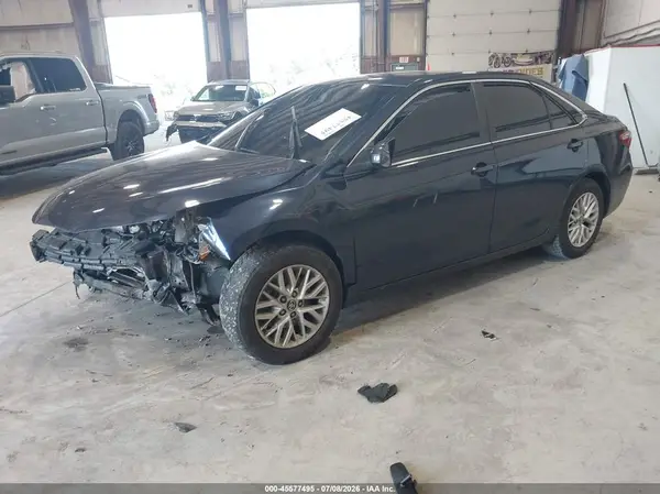 4T1BF1FK2HU695667 2017 TOYOTA CAMRY - Image 2