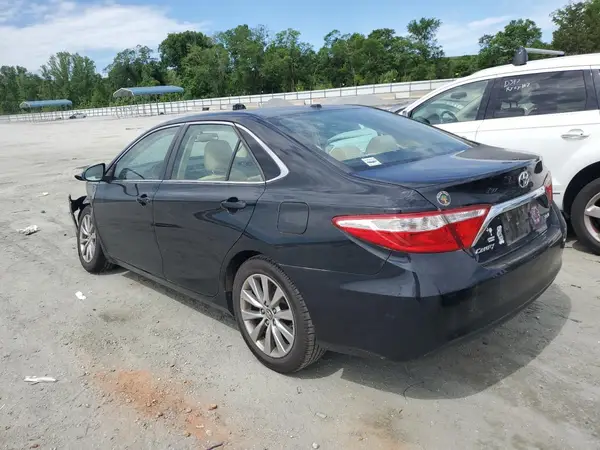 4T1BF1FK2HU697256 2017 TOYOTA CAMRY - Image 2