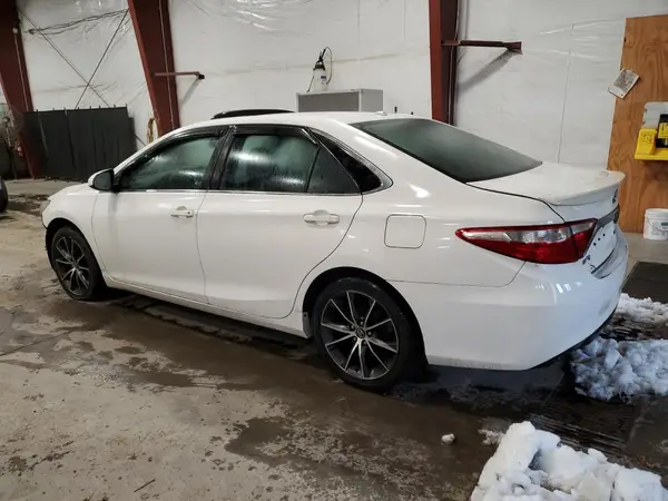 4T1BF1FK2HU697922 2017 TOYOTA CAMRY - Image 2