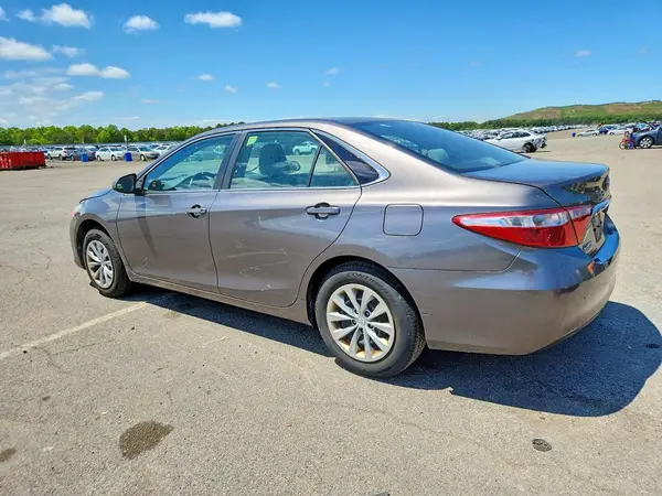 4T1BF1FK2HU698150 2017 TOYOTA CAMRY - Image 2