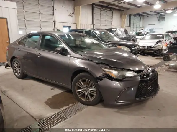 4T1BF1FK2HU700155 2017 TOYOTA CAMRY - Image 1