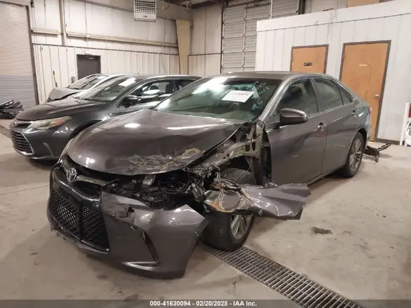 4T1BF1FK2HU700155 2017 TOYOTA CAMRY - Image 2