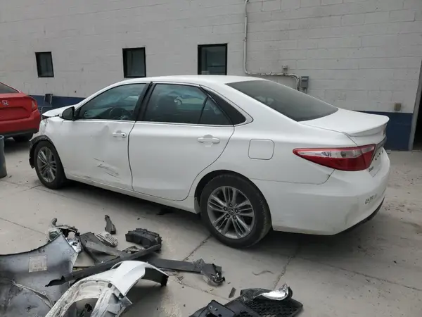 4T1BF1FK2HU702049 2017 TOYOTA CAMRY - Image 2