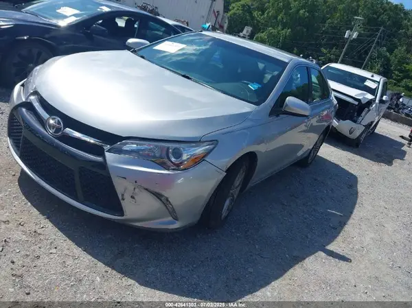 4T1BF1FK2HU703881 2017 TOYOTA CAMRY - Image 2
