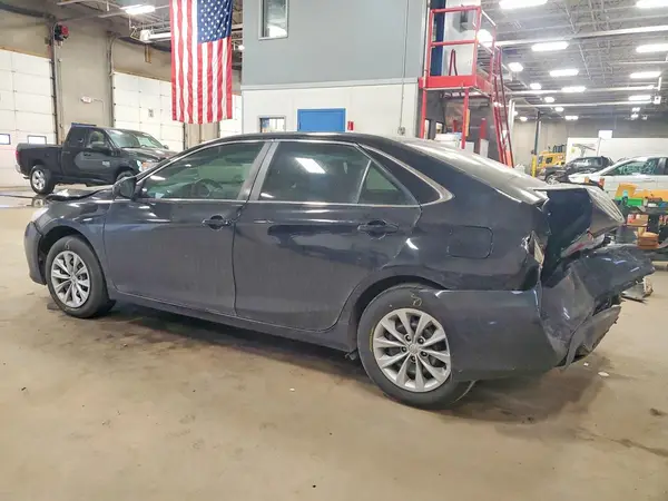 4T1BF1FK2HU704979 2017 TOYOTA CAMRY - Image 2