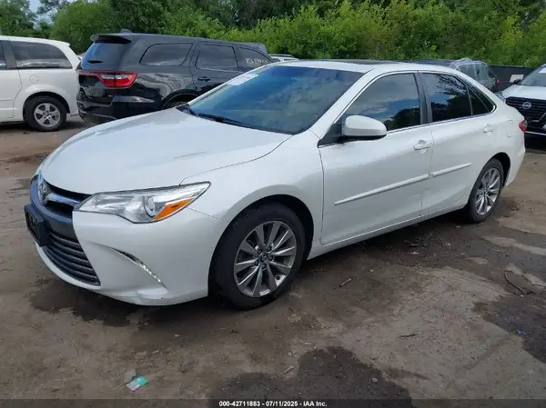 4T1BF1FK2HU705419 2017 TOYOTA CAMRY - Image 2