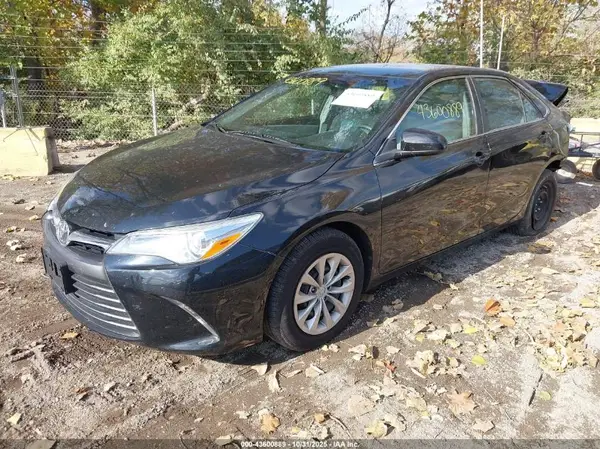 4T1BF1FK2HU706201 2017 TOYOTA CAMRY - Image 2