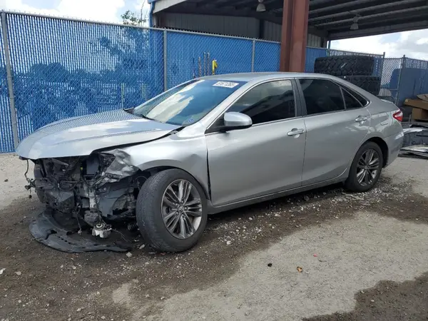 4T1BF1FK2HU708563 2017 TOYOTA CAMRY - Image 1