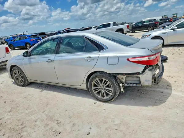 4T1BF1FK2HU708739 2017 TOYOTA CAMRY - Image 2