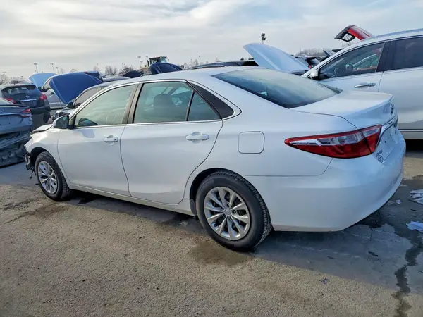 4T1BF1FK2HU709017 2017 TOYOTA CAMRY - Image 2