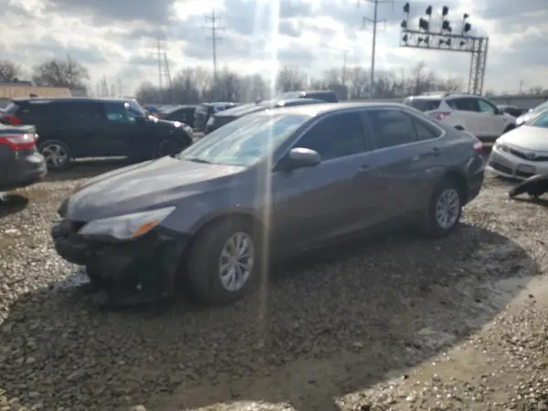 4T1BF1FK2HU709325 2017 TOYOTA CAMRY - Image 1