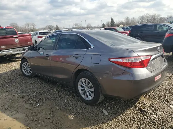 4T1BF1FK2HU709325 2017 TOYOTA CAMRY - Image 2