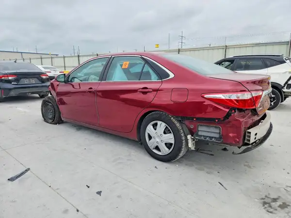 4T1BF1FK2HU711088 2017 TOYOTA CAMRY - Image 2