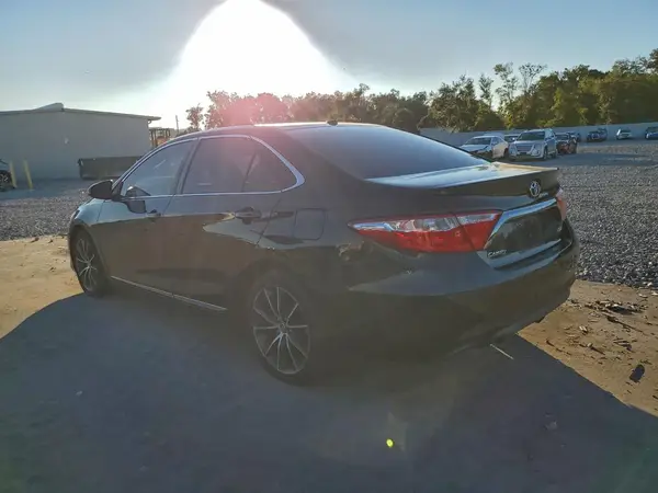 4T1BF1FK2HU711320 2017 TOYOTA CAMRY - Image 2