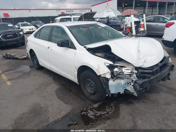4T1BF1FK2HU711656 2017 TOYOTA CAMRY - Image 1