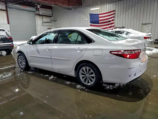 4T1BF1FK2HU711933 2017 TOYOTA CAMRY - Image 2