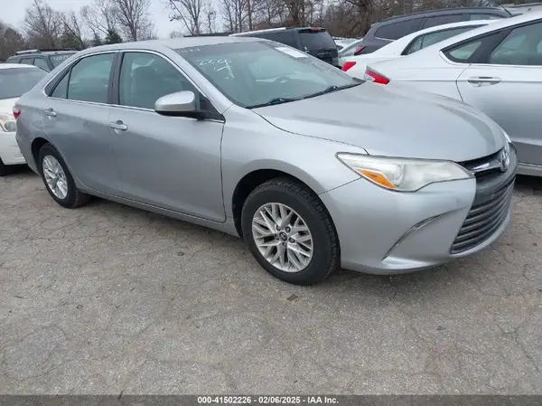 4T1BF1FK2HU713987 2017 TOYOTA CAMRY - Image 1