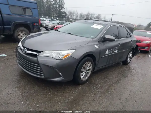4T1BF1FK2HU715335 2017 TOYOTA CAMRY - Image 2