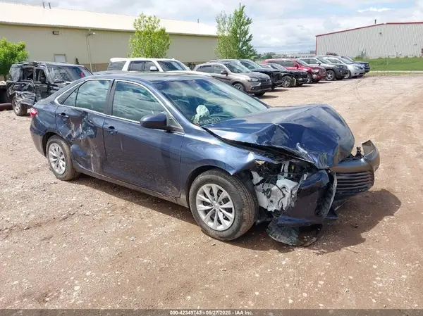 4T1BF1FK2HU715402 2017 TOYOTA CAMRY - Image 1