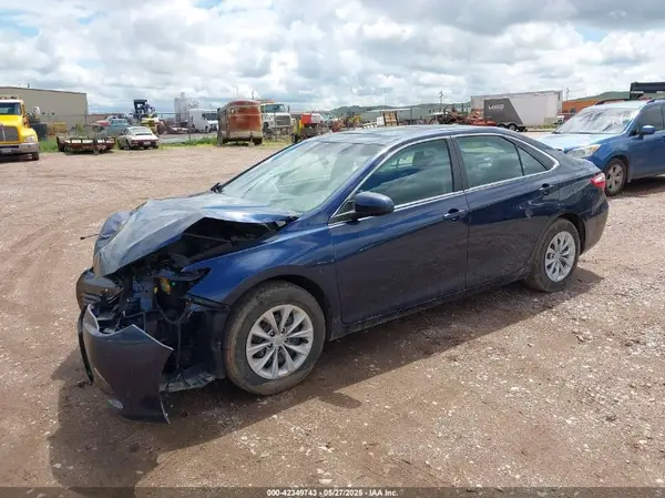 4T1BF1FK2HU715402 2017 TOYOTA CAMRY - Image 2