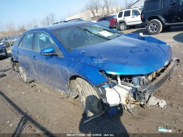 4T1BF1FK2HU715710 2017 TOYOTA CAMRY - Image 1
