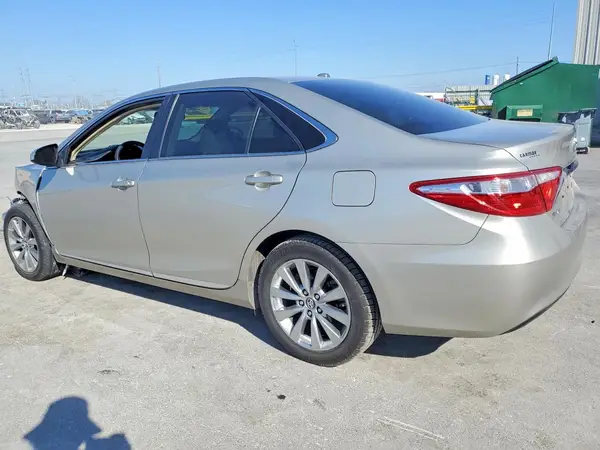 4T1BF1FK2HU715965 2017 TOYOTA CAMRY - Image 2