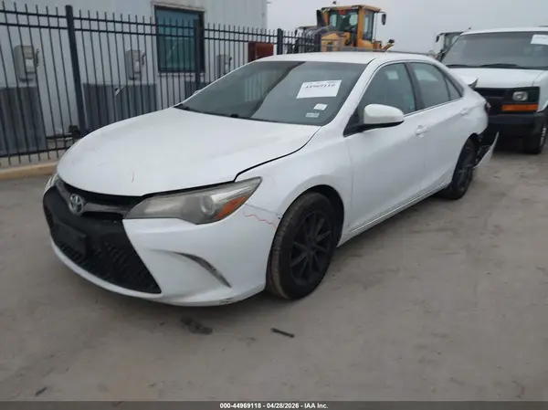4T1BF1FK2HU716145 2017 TOYOTA CAMRY - Image 2