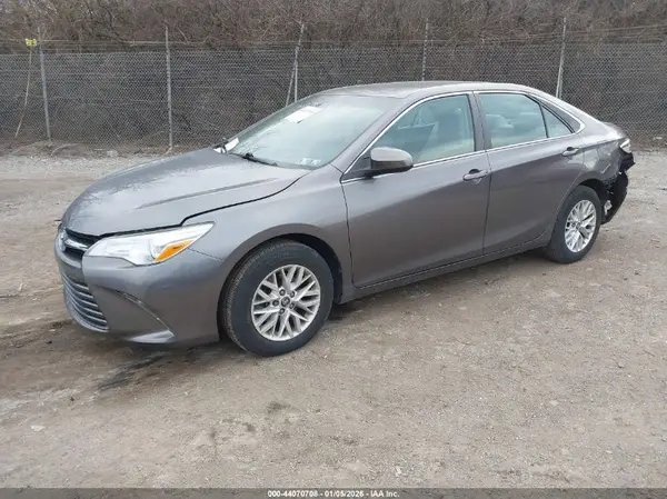 4T1BF1FK2HU717151 2017 TOYOTA CAMRY - Image 2