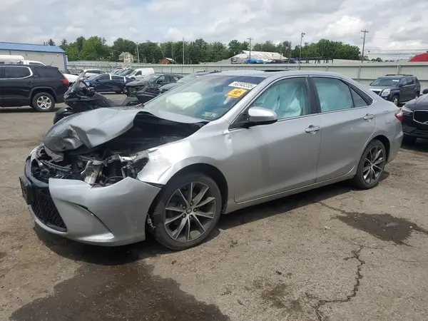 4T1BF1FK2HU717814 2017 TOYOTA CAMRY - Image 1