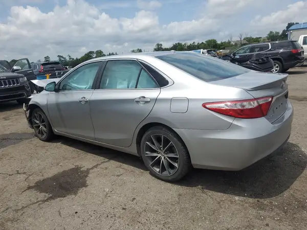 4T1BF1FK2HU717814 2017 TOYOTA CAMRY - Image 2
