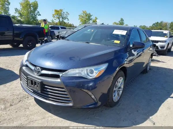 4T1BF1FK2HU718316 2017 TOYOTA CAMRY - Image 2