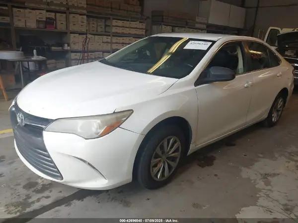 4T1BF1FK2HU718946 2017 TOYOTA CAMRY - Image 2