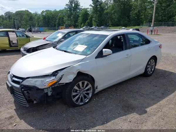 4T1BF1FK2HU720728 2017 TOYOTA CAMRY - Image 2