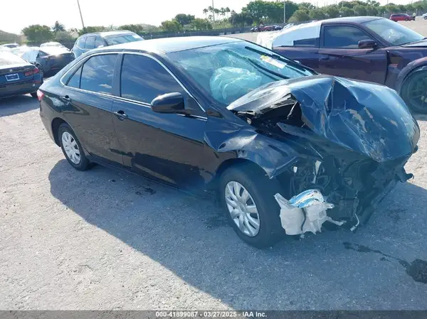 4T1BF1FK2HU723015 2017 TOYOTA CAMRY - Image 1