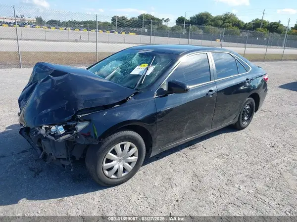 4T1BF1FK2HU723015 2017 TOYOTA CAMRY - Image 2