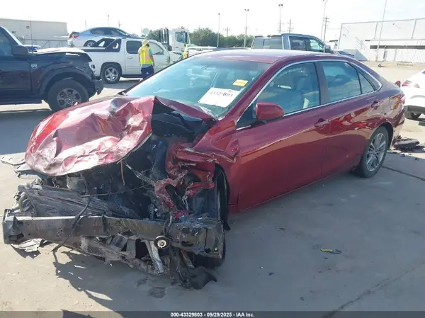 4T1BF1FK2HU723421 2017 TOYOTA CAMRY - Image 2